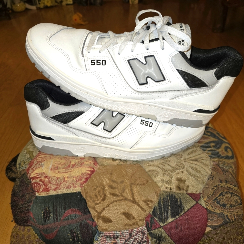 New Balance 550 White and Black Sneakers Classic Athletic Style Mens Size 15
